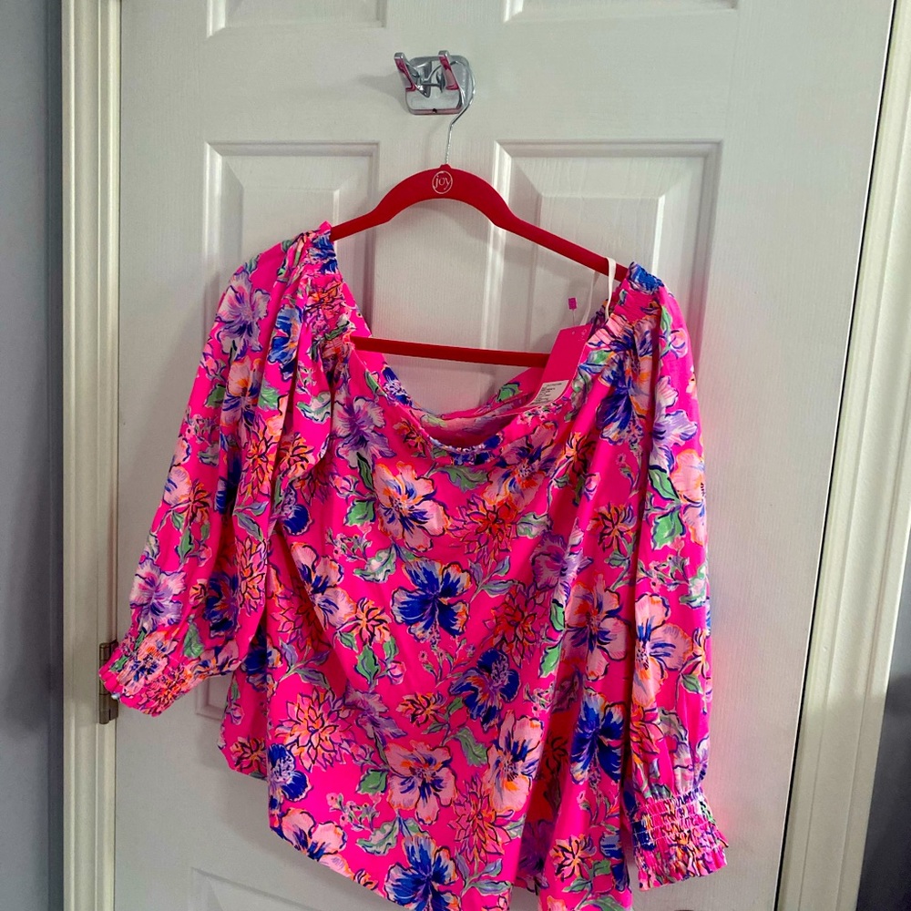 Lilly off the shoulder top Large nwt
